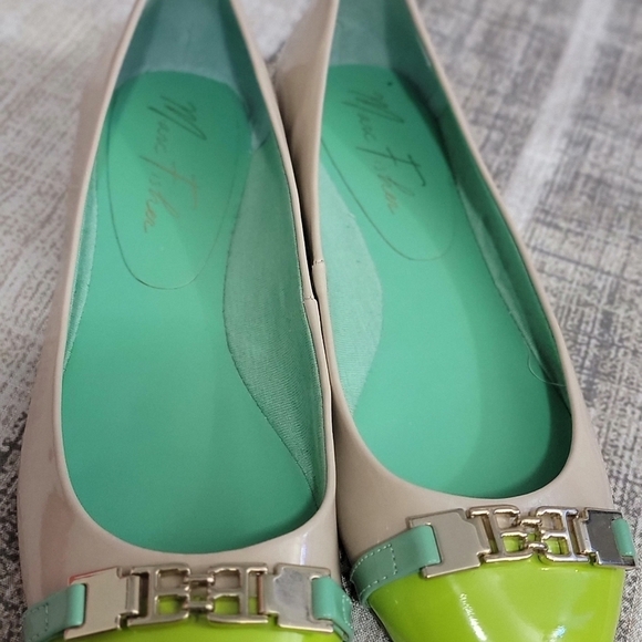 ❤️Marc Fisher Patent Cream and Green Flats - Picture 2 of 13